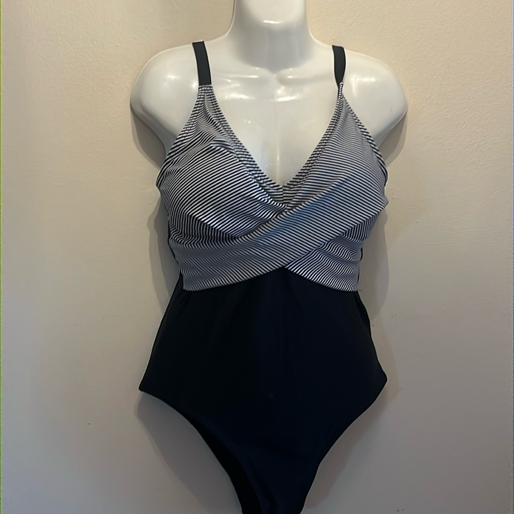 Women B2Prity one piece swim suit size L NWT